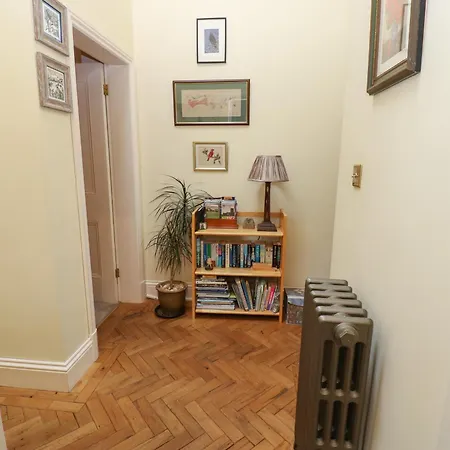 Plum Tree Каслтон